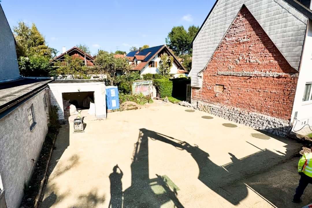 Erdbauarbeiten auf Baustelle für Privatobjekt im Raum Freising