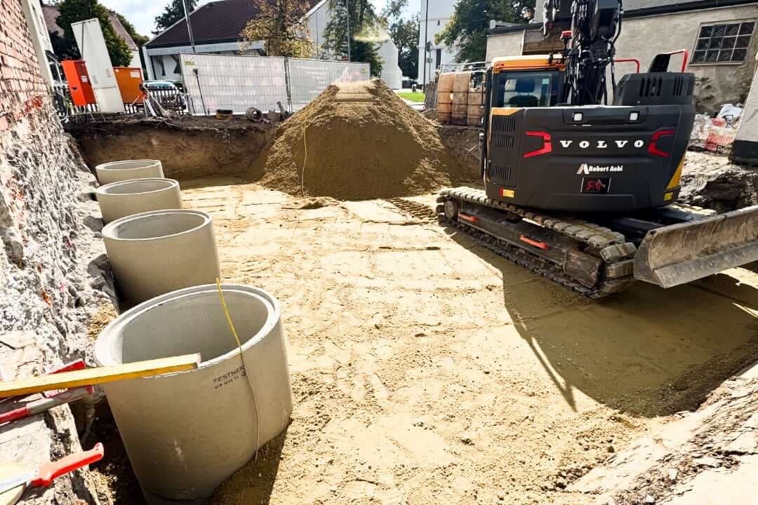 Verdichteter Untergrund nach Erdbauarbeiten für private Baufläche im Raum Freising